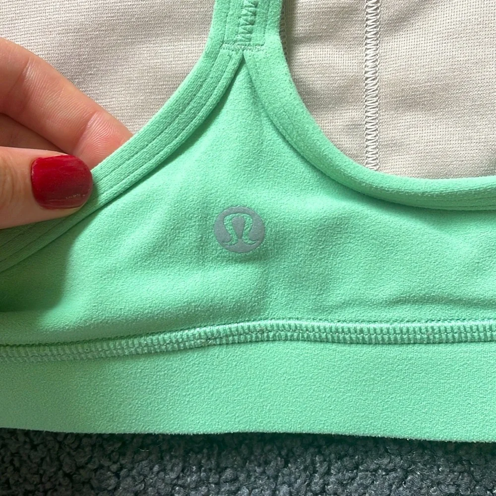 Lululemon sports bra 4 - Picture 2 of 4